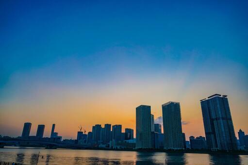 夕暮れの東京湾岸ビル群 東京,豊洲,東京湾の写真素材