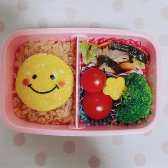 ニコちゃんお弁当 お弁当,弁当,オムライスの写真素材