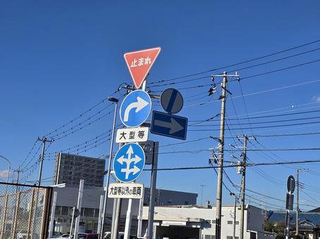 青空と道路標識 青空,止まれ,道路標識の写真素材