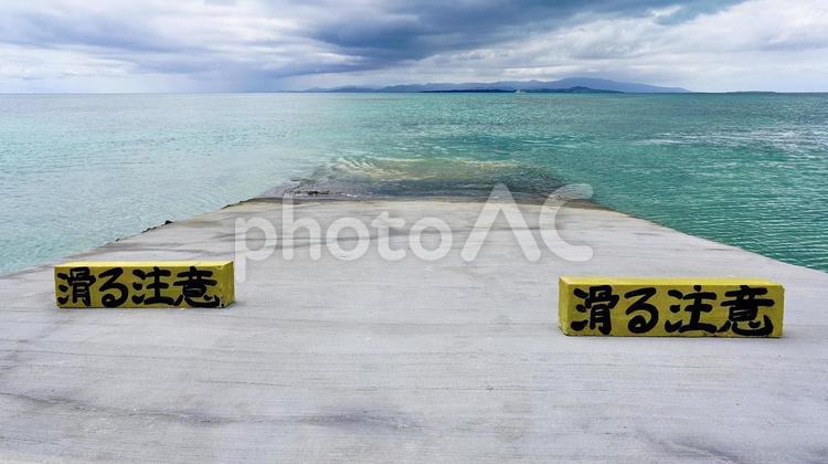 沖縄県竹富島の西桟橋付近のビーチ 西桟橋,ビーチ,海の写真素材