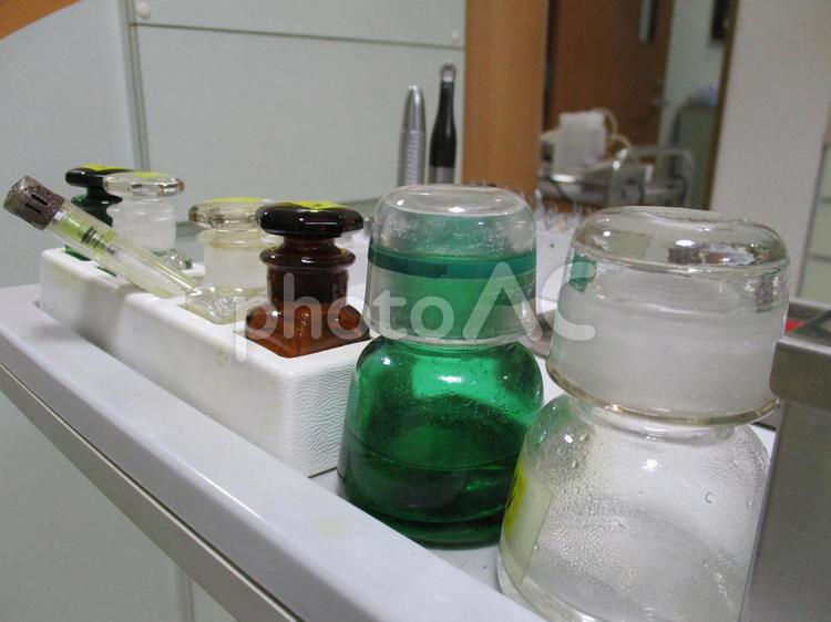歯医者　イメージ 歯医者,アルコール,薬瓶の写真素材