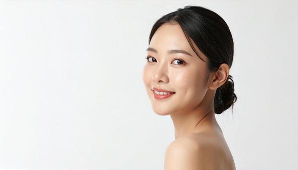 透明感のある振り返る女性、まとめ髪 透明感のある振り返る女性、まとめ髪の写真