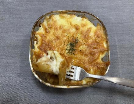 Penne and meat gratin (with chopsticks), JPG