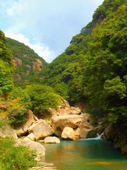 山と川と青空 山と川と青空の写真