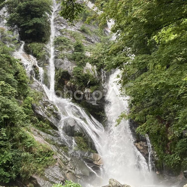 見帰りの滝、流れる 見帰りの滝,滝,マイナスイオンの写真素材