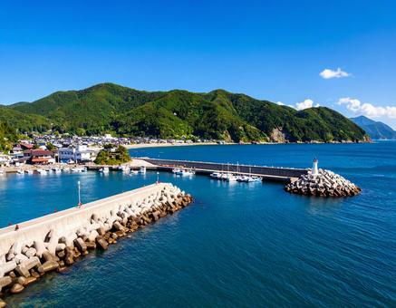 防波堤のある美しい港町 防波堤のある美しい港町の写真