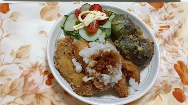 家庭菜園の野菜と手作りとんかつ 家庭菜園の野菜と手作りとんかつ とんかつ,豚肉,手作りの写真素材