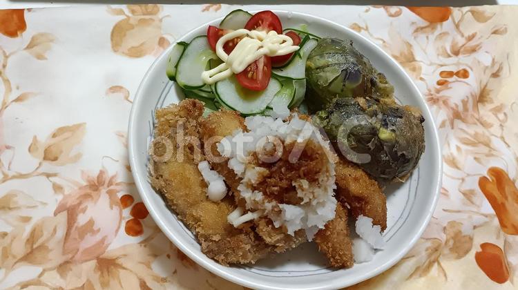 家庭菜園の野菜と手作りとんかつ とんかつ,豚肉,手作りの写真素材