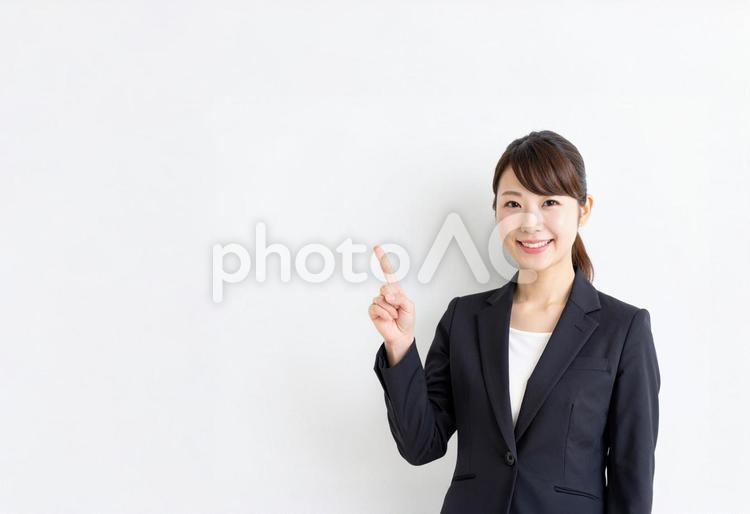 ビズリーチの真似をする女性 リクルートスーツ,笑顔,ビジネスの写真素材