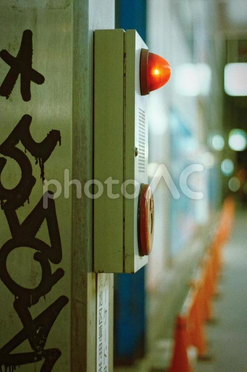 夜のストリートイメージ 夜,ストリート,火災報知器の写真素材