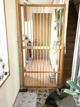 DIYで作った引き戸タイプの猫ガード DIYで作った引き戸タイプの猫ガードの写真