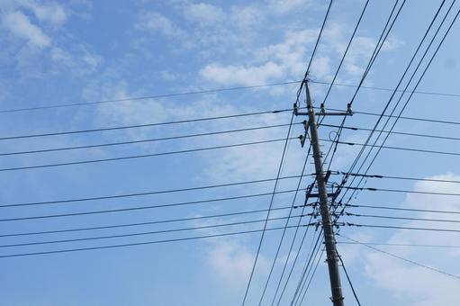 電線と空 電線と空の写真