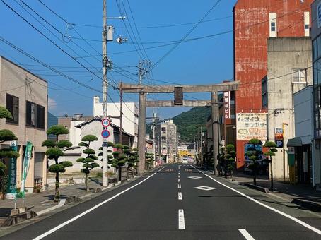 伊予大洲駅前の鳥居 伊予大洲駅前の鳥居の写真