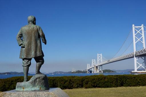 銅像と瀬戸大橋 瀬戸大橋,北備讃瀬戸大橋,南備讃瀬戸大橋の写真素材