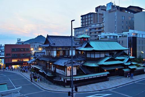 たそがれの道後温泉 たそがれ,道後温泉,本館の写真素材