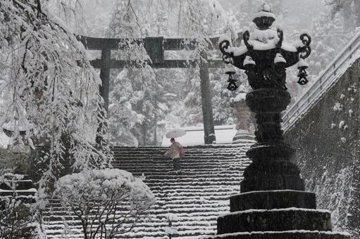 雪降る日の妙義神社 妙義神社,妙義町,富岡市の写真素材