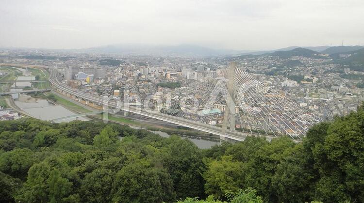 山と麓の街並み 山,街,町の写真素材