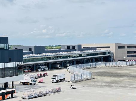 空港貨物エリアの作業風景 空港貨物エリアの作業風景 成田,成田空港,展望デッキの写真素材