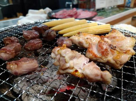 炭火焼き 炭火焼き 鶏肉,砂ズリ,七輪の写真素材