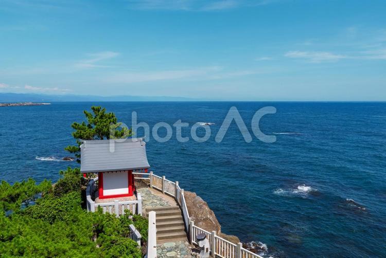 赤い社と海の眺め 桂浜,桂浜公園,高知市の写真素材