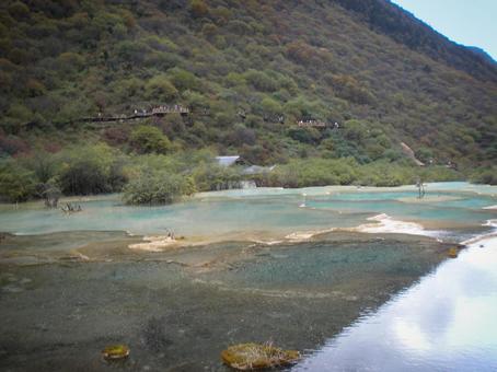 新疆の美しい青い湖と山々の自然風景 新疆の美しい青い湖と山々の自然風景 新疆,湖,青い水の写真素材