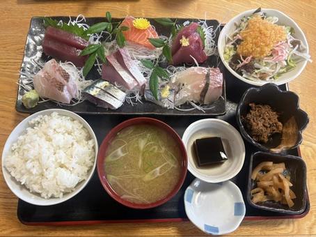 お刺身定食 お刺身定食 食べ物,食事,美味しそうの写真素材