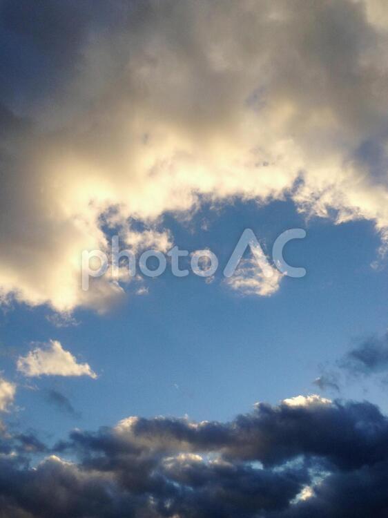 青と灰色と黄金色の空 空,夕暮れ,夕焼けの写真素材