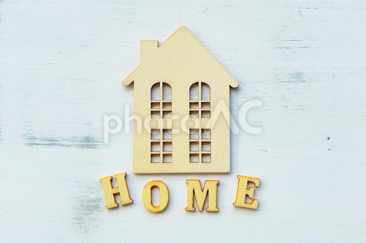 ミニチュアの家とHOMEの文字 家,住宅,住まいの写真素材