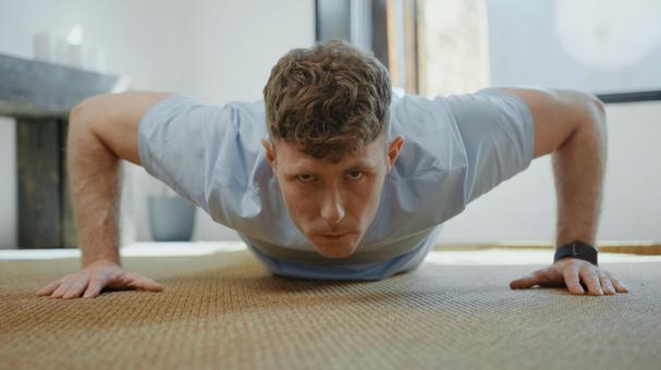 腕立て伏せをする男性 男性,外国人,欧米人の写真素材