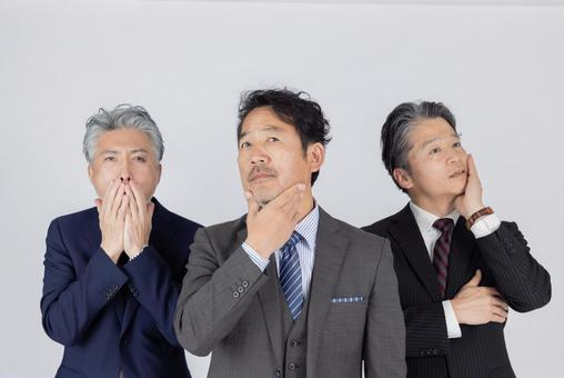 どこか調子の悪いミドル男性 どこか調子の悪いミドル男性 エグゼクティブ,ビジネスマン,体調不良の写真素材