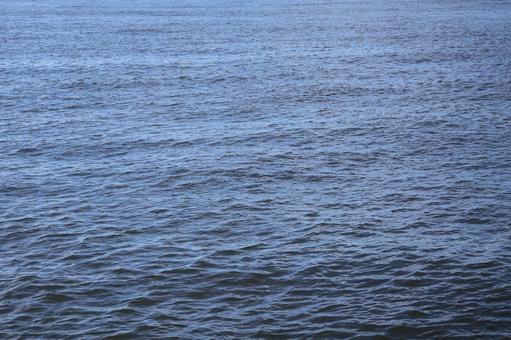 海の青い波のある海面のアップの写真