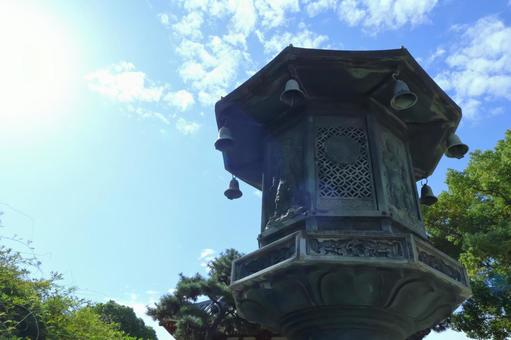 石灯籠(灯籠・灯篭)と青空2 (藤井寺) 石灯籠(灯籠・灯篭)と青空2 (藤井寺)の写真