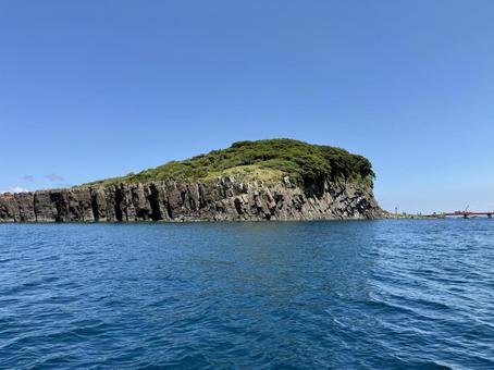 遊覧船から見た福井県東尋坊 雄島の景色 遊覧船から見た福井県東尋坊 雄島の景色 水面,遊覧船,岸壁の写真素材