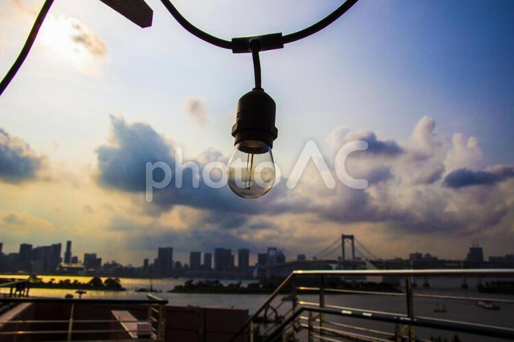 電球とお台場の風景 お台場,レインボーブリッジ,アクアシティの写真素材