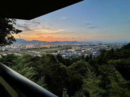夕焼けに染まる街 夕焼けに染まる街 夕焼け,夕景,街並みの写真素材