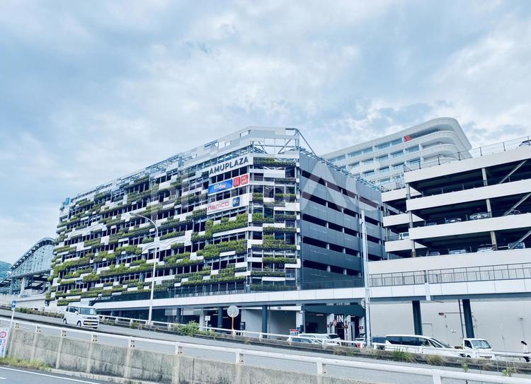 長崎駅複合施設アムュプラザ長崎立体駐車場 立体駐車場,ビル,駅の写真素材