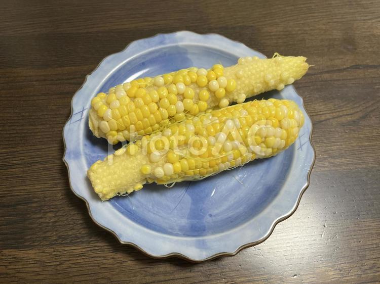 茹でたとうもろこし とうもろこし,茹でる,食べ物の写真素材