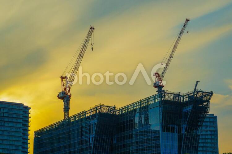 夕暮れ空と横浜みなとみらいのビル群 夕暮れ,ビル群,横浜の写真素材