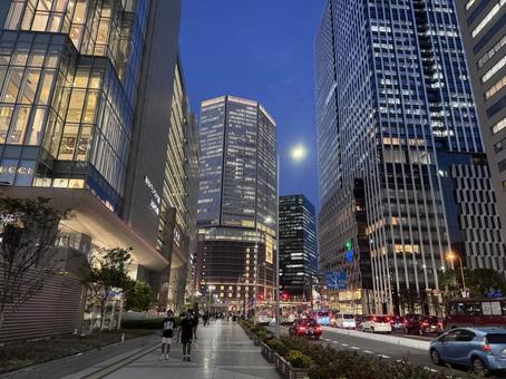 大阪駅前 大阪駅前 夜景,ビル,ビル夜景の写真素材