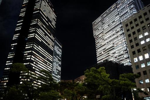 東京都 新宿駅西口の夜景 東京都 新宿駅西口の夜景 新宿,新宿駅,街並みの写真素材