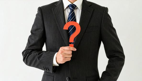 ふとした疑問 ?マークを持つビジネスマン ふとした疑問 ?マークを持つビジネスマンの写真