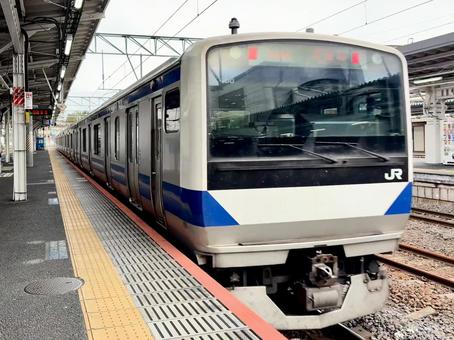 水戸駅を発車する常磐線e531系電車 水戸駅を発車する常磐線e531系電車 水戸,駅,常磐線の写真素材
