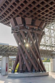金沢駅の木組を貫く光芒００１ 金沢駅,鼓門,木組みの写真素材