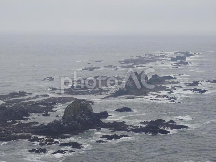 北海道の端の端 岩場,曇天,岬の写真素材