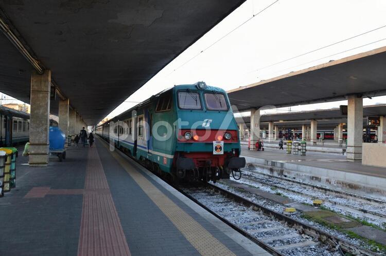 イタリア　フィレンツェ　中央駅 イタリア,フィレンツェ,駅の写真素材