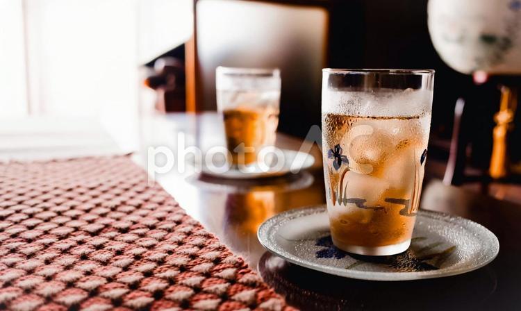 麦茶と盆提灯　ノスタルジック 麦茶,仏間,夏の写真素材