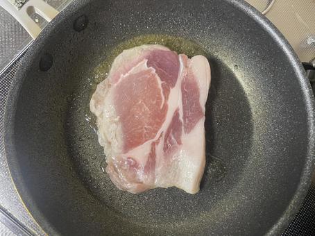 ステーキ 豚肉 フライパン ステーキ 豚肉 フライパンの写真