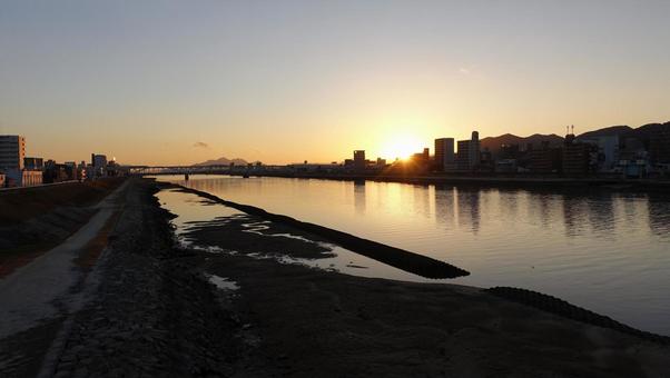 太田川放水路の夕日 太田川放水路の夕日 広島,太田川放水路,夕日の写真素材