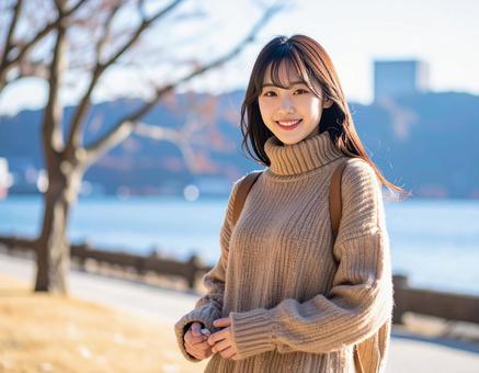 冬・セーター姿の彼女は笑顔の写真