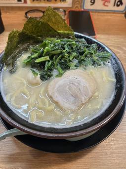 濃厚家系豚骨ラーメン ラーメン,家系,豚骨スープの写真素材